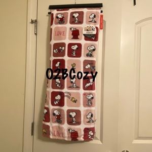 Peanuts Love Throw